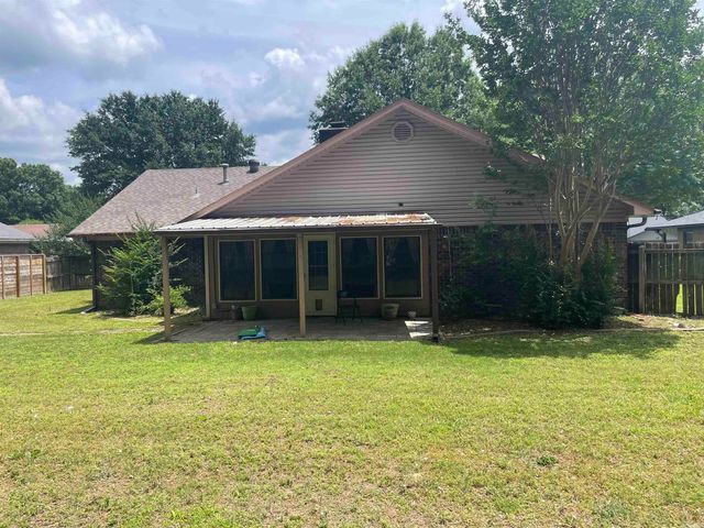 13 Bernard, Conway, AR 72032