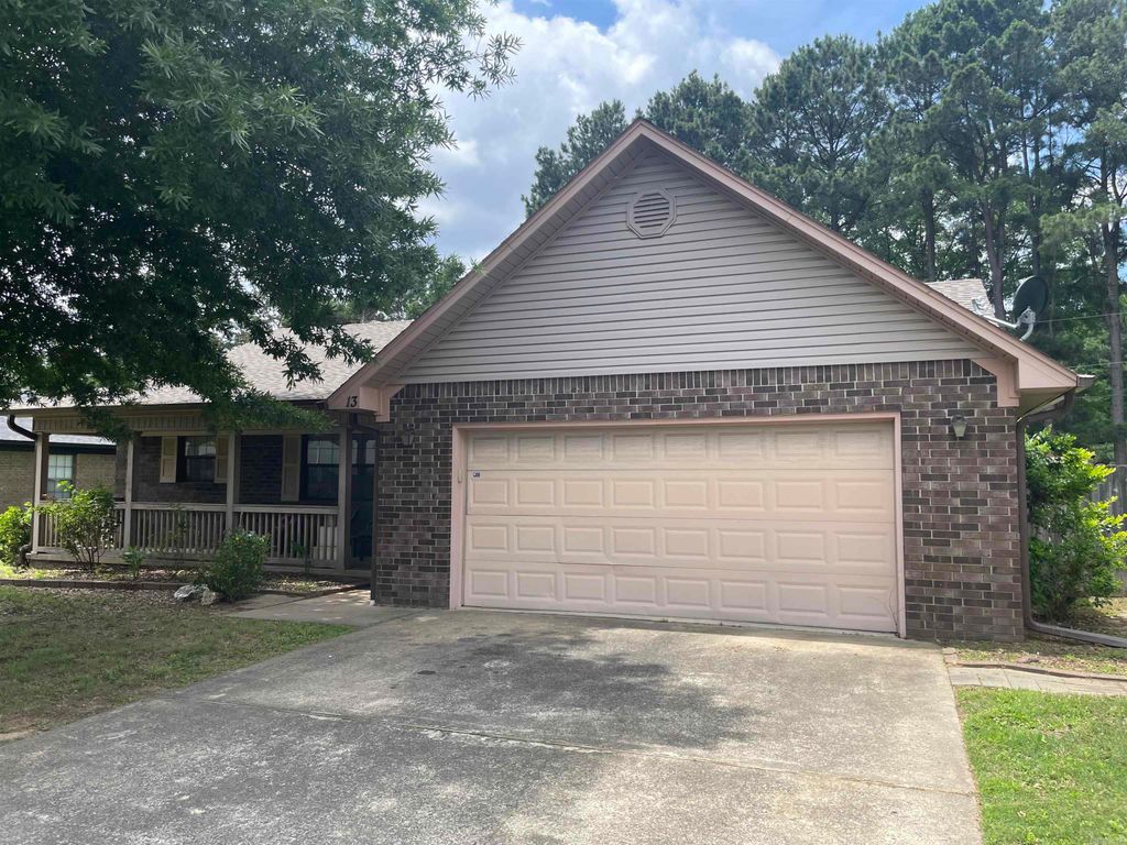 13 Bernard, Conway, AR 72032