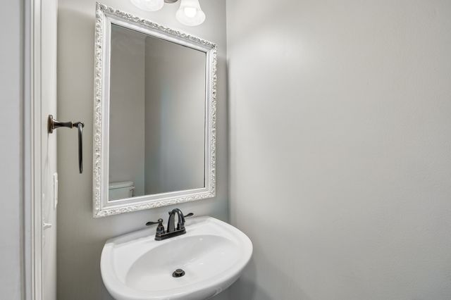 422 Normandy Cir, Nashville, TN 37209