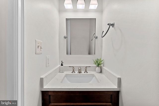 21922 GREENTREE TER, Sterling, VA 20164