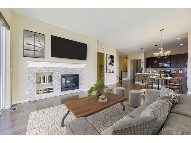 519 Deerwood Dr, Longmont, CO 80504