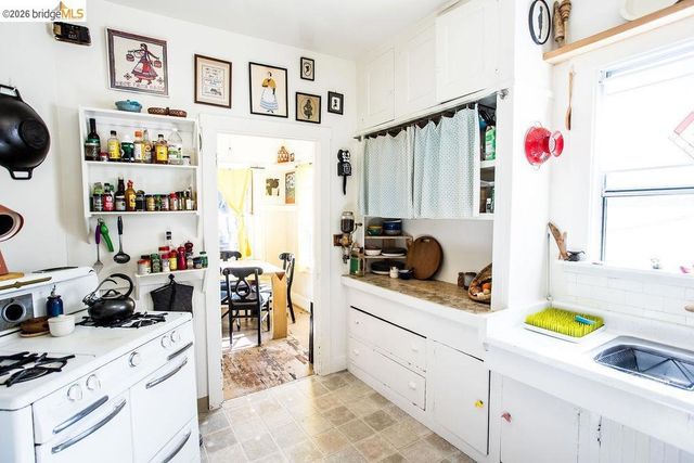 219 John ST, Oakland, CA 94611