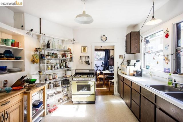 219 John ST, Oakland, CA 94611