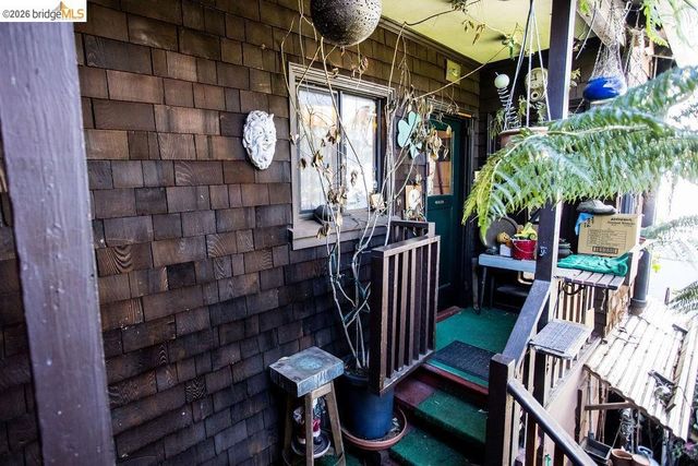 219 John ST, Oakland, CA 94611