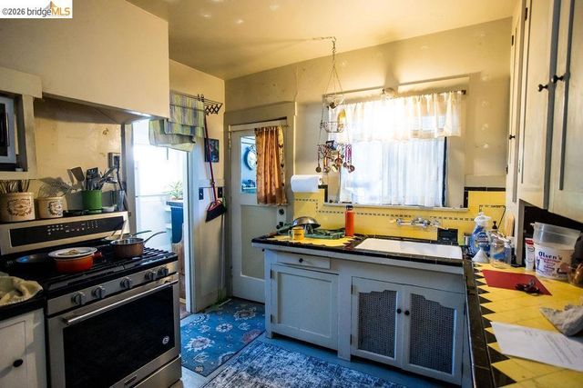 219 John ST, Oakland, CA 94611