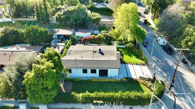 20100 Hatteras Street, Woodland Hills (los Angeles), CA 91367