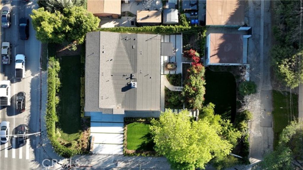 20100 Hatteras Street, Woodland Hills (los Angeles), CA 91367