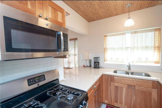 726 NE 92nd St 6L, Miami Shores, FL 33138