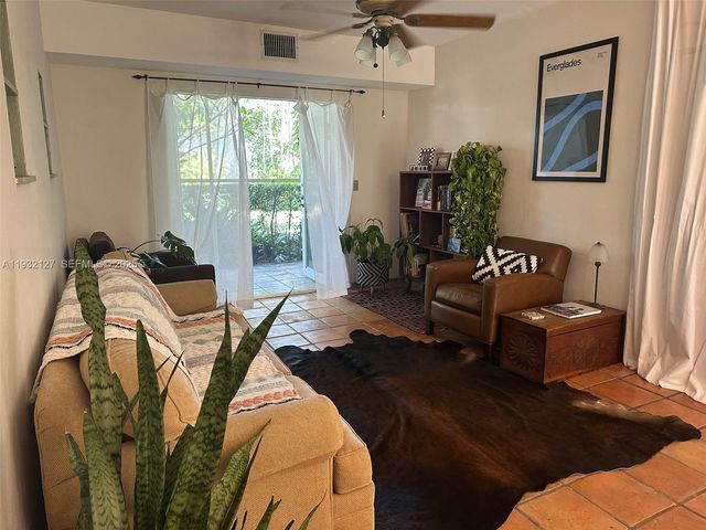 726 NE 92nd St 6L, Miami Shores, FL 33138