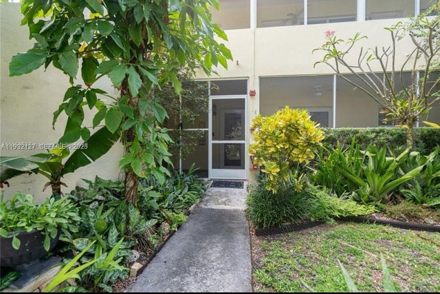 726 NE 92nd St 6L, Miami Shores, FL 33138