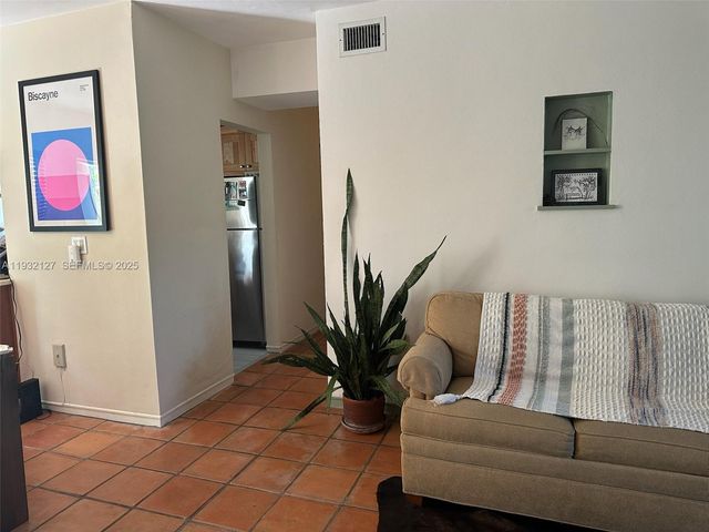 726 NE 92nd St 6L, Miami Shores, FL 33138