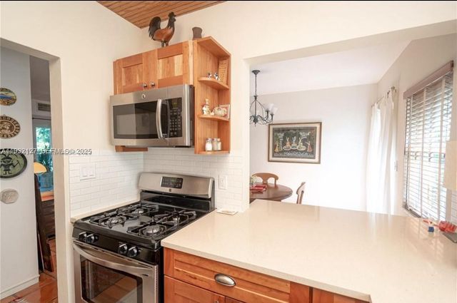 726 NE 92nd St 6L, Miami Shores, FL 33138