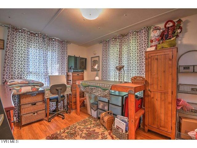 5596 Twin Springs Rd, Dungannon, VA 24245