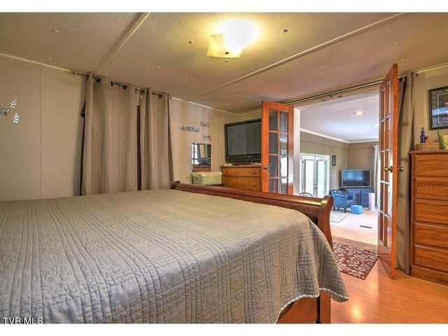 5596 Twin Springs Rd, Dungannon, VA 24245