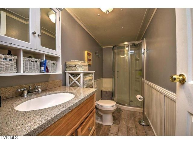 5596 Twin Springs Rd, Dungannon, VA 24245