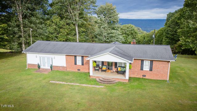 5596 Twin Springs Rd, Dungannon, VA 24245