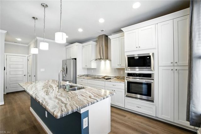 316 Sikeston LN, Chesapeake, VA 23322