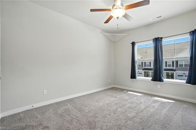 316 Sikeston LN, Chesapeake, VA 23322
