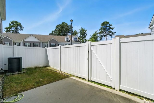 316 Sikeston LN, Chesapeake, VA 23322