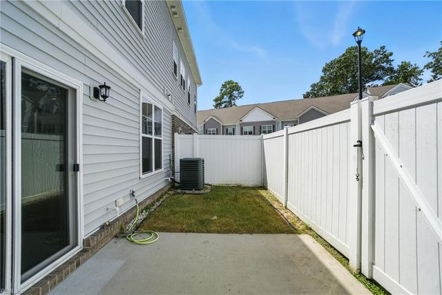 316 Sikeston LN, Chesapeake, VA 23322