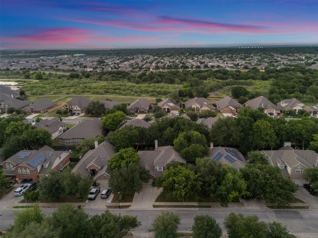 471 Crooked CRK, Buda, TX 78610