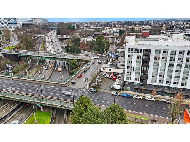 240 Ne M L KING Blvd, Portland, OR 97232