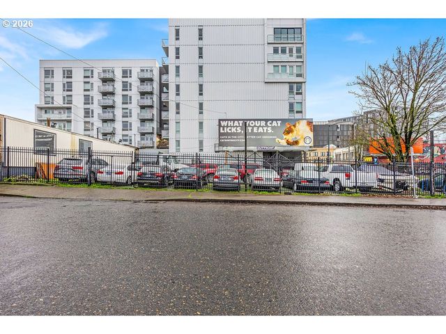 240 Ne M L KING Blvd, Portland, OR 97232