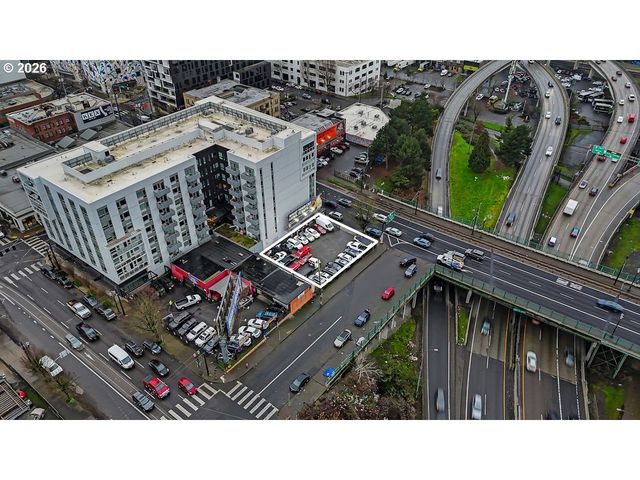 240 Ne M L KING Blvd, Portland, OR 97232