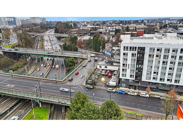 240 Ne M L KING Blvd, Portland, OR 97232