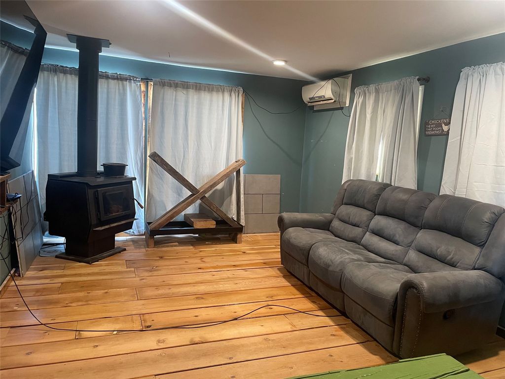 Image 3 of property listing at 921 11th Street E, Polson, MT 59860