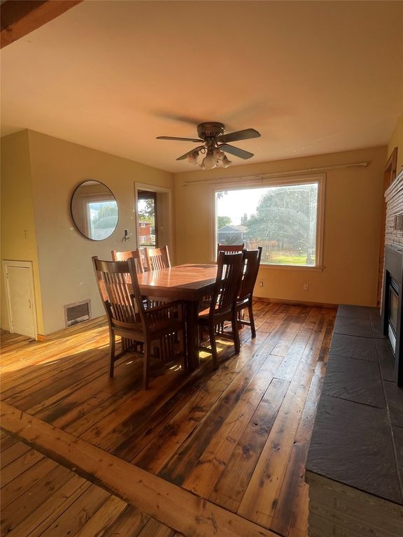 Image 4 of property listing at 921 11th Street E, Polson, MT 59860
