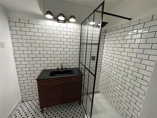 1906 Binz Street 3, Houston, TX 77004