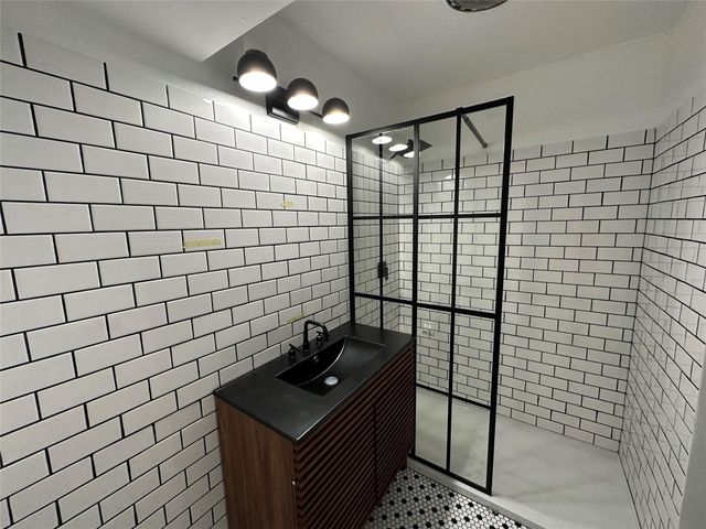 1906 Binz Street 3, Houston, TX 77004