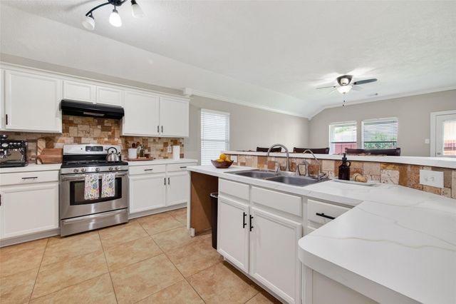 9507 Almond Glen Court, Houston, TX 77044