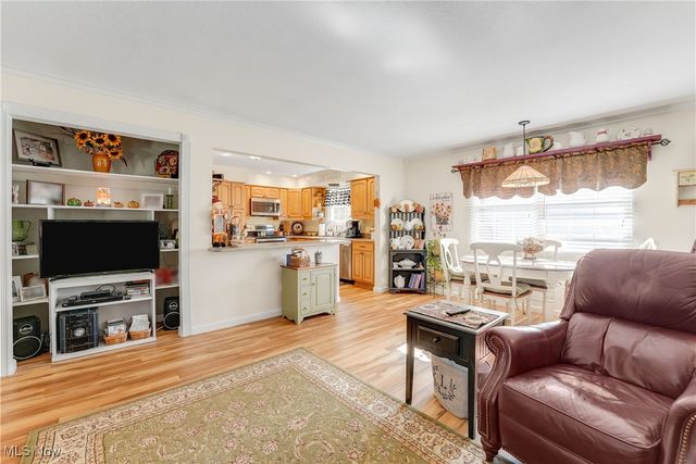 6821 Chadbourne Drive, North Olmsted, OH 44070