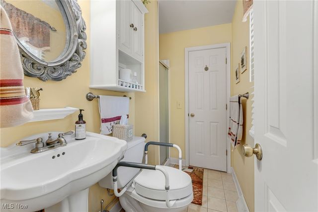 6821 Chadbourne Drive, North Olmsted, OH 44070