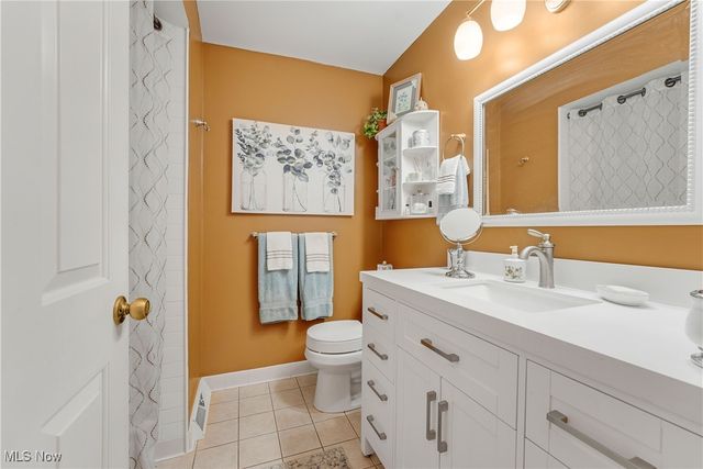 6821 Chadbourne Drive, North Olmsted, OH 44070