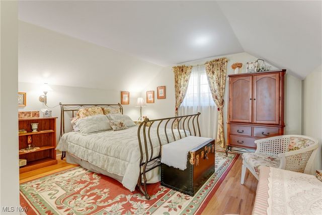 6821 Chadbourne Drive, North Olmsted, OH 44070