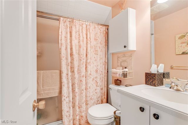 6821 Chadbourne Drive, North Olmsted, OH 44070