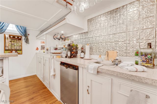 6821 Chadbourne Drive, North Olmsted, OH 44070