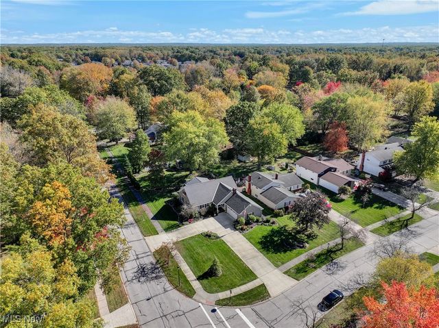 6821 Chadbourne Drive, North Olmsted, OH 44070