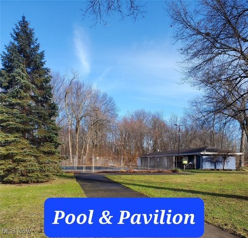 6821 Chadbourne Drive, North Olmsted, OH 44070