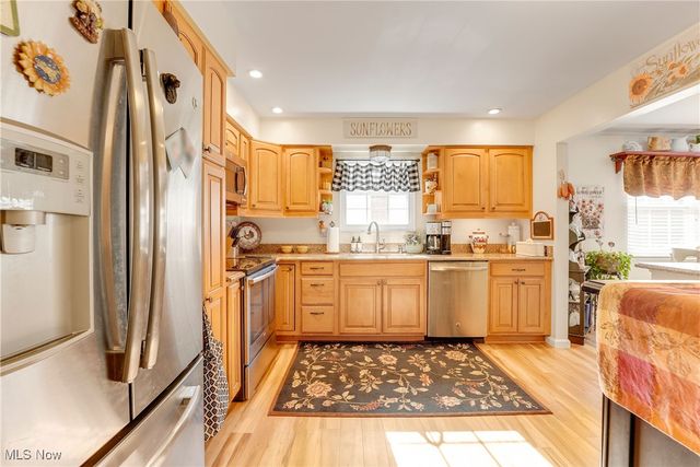 6821 Chadbourne Drive, North Olmsted, OH 44070