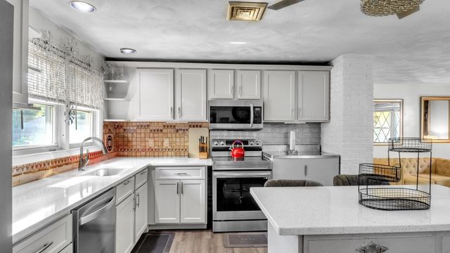 11 Rodwell St, Brockton, MA 02302