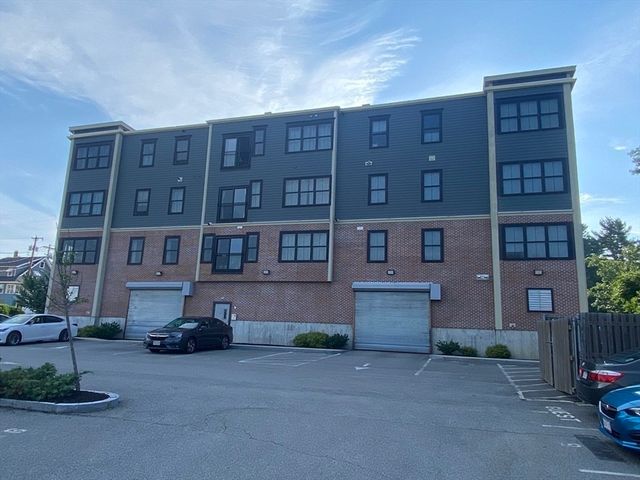 9 Independence Ave 307, Braintree, MA 02184
