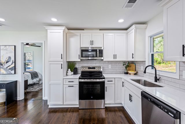 3252 Pinehill Drive, Decatur, GA 30032