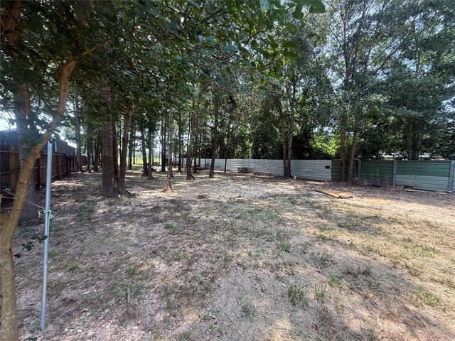 984 County Road 3405, Cleveland, TX 77327