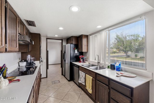 529 LEISURE WORLD --, Mesa, AZ 85206