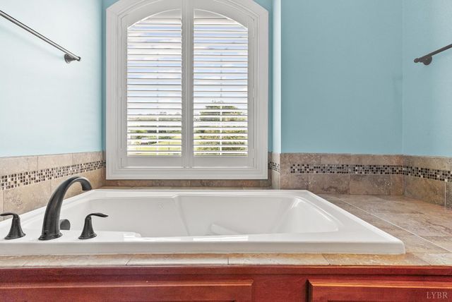 1099 Toni Lane, Forest, VA 24551