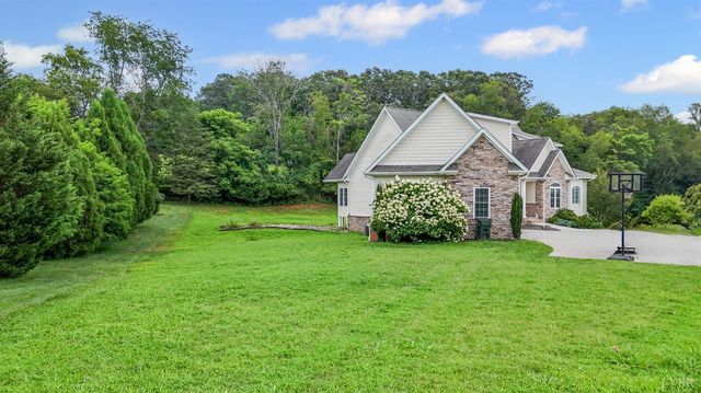 1099 Toni Lane, Forest, VA 24551